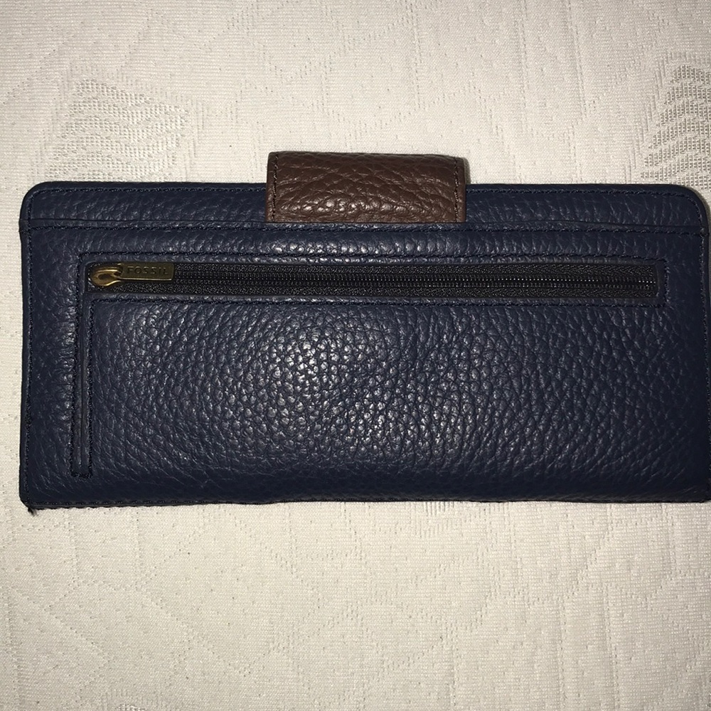 ❌SOLD❌Fossil Wallet - Picture 2 of 3